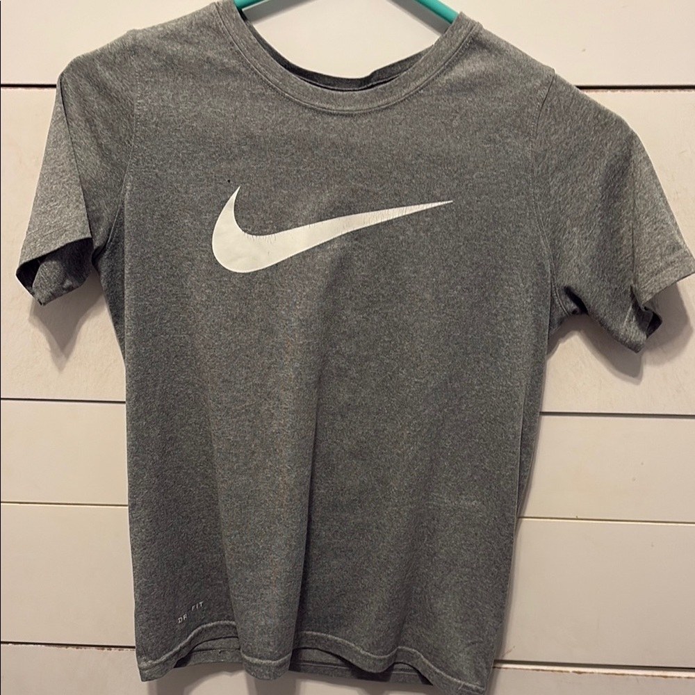 Nike Gray and White Short Sleeve Tees
